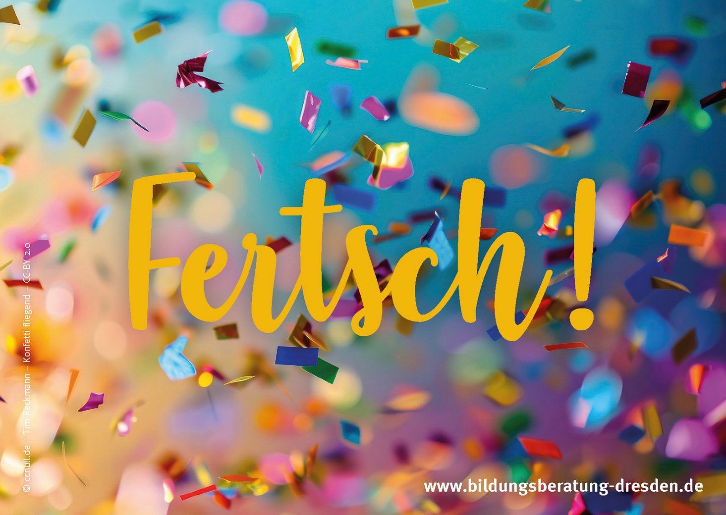 Bunte Konfettistücke fliegen vor farbigem Hintergrund mittig steht das Wort Fertsch