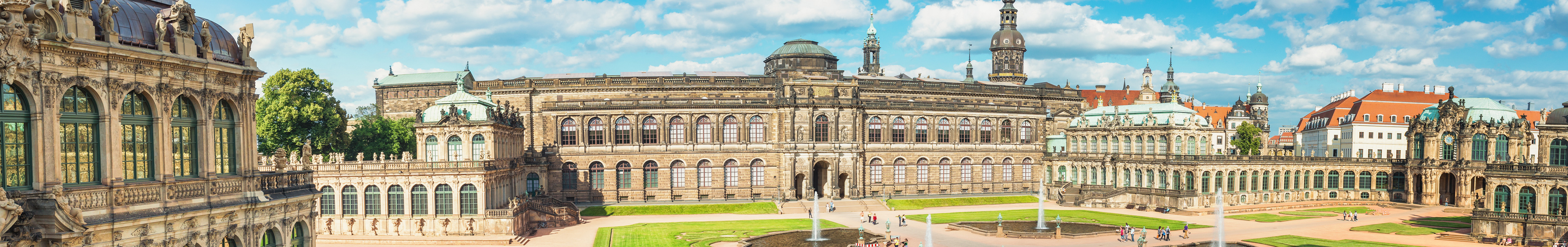 Panorama des Dresdner Zwingers mit barocker Architektur 